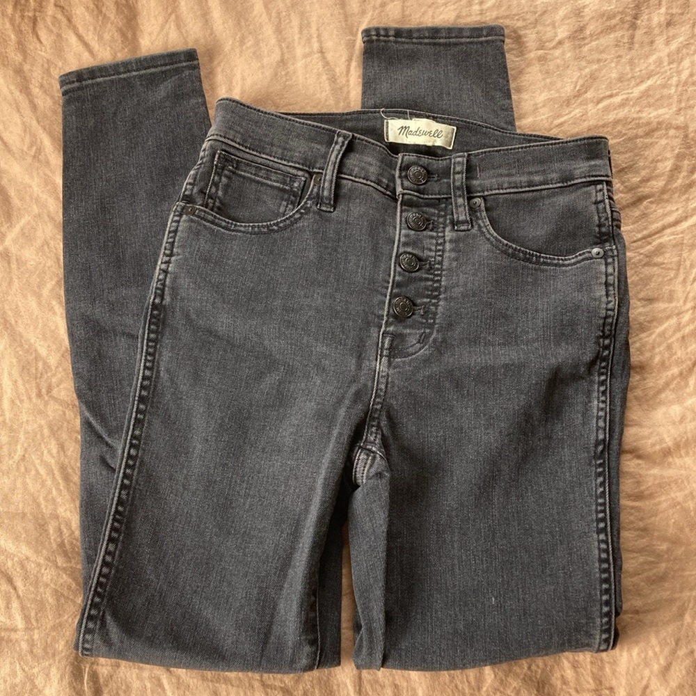 LIKE NEW Madewell 10” High-Rise Skinny Jeans in Robert Wash: Button-Front